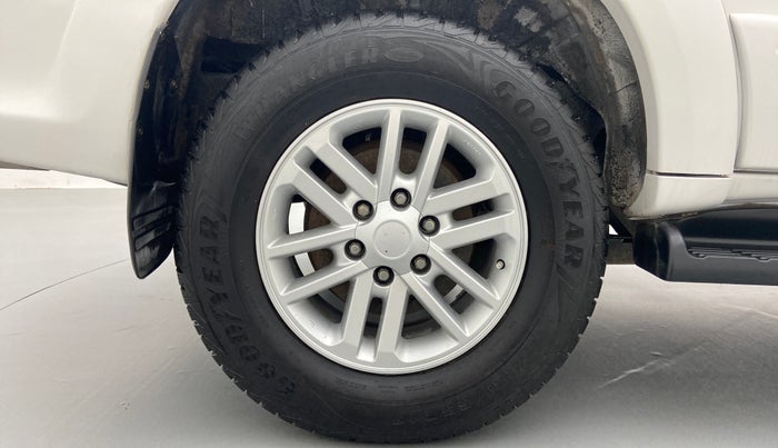 2012 Toyota Fortuner 3.0 AT 4X2, Diesel, Automatic, 1,59,025 km, Right Rear Wheel