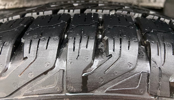 2012 Toyota Fortuner 3.0 AT 4X2, Diesel, Automatic, 1,59,025 km, Left Rear Tyre Tread