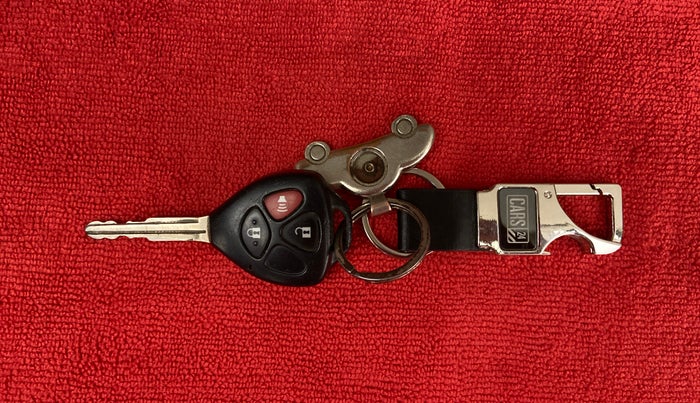 2012 Toyota Fortuner 3.0 AT 4X2, Diesel, Automatic, 1,59,025 km, Key Close Up