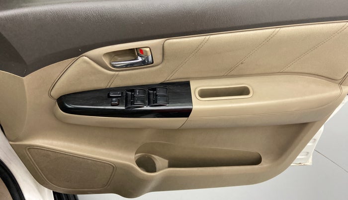 2012 Toyota Fortuner 3.0 AT 4X2, Diesel, Automatic, 1,59,025 km, Driver Side Door Panels Control