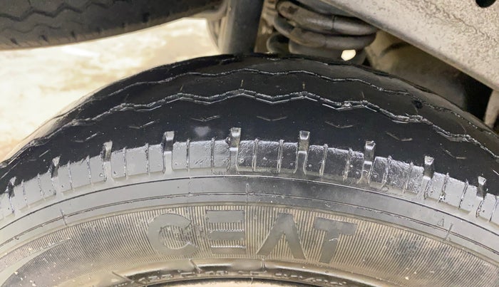 2022 Maruti Eeco 5 STR AC CNG (O), CNG, Manual, 42,135 km, Right Rear Tyre Tread