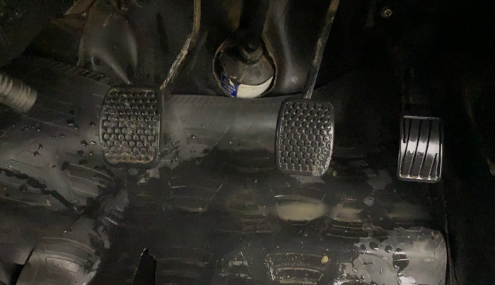 2022 Maruti Eeco 5 STR AC CNG (O), CNG, Manual, 42,135 km, Pedals