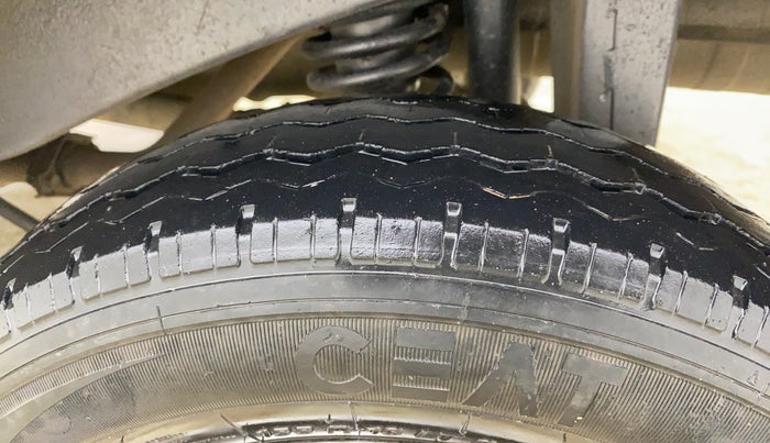 2022 Maruti Eeco 5 STR AC CNG (O), CNG, Manual, 42,135 km, Left Rear Tyre Tread