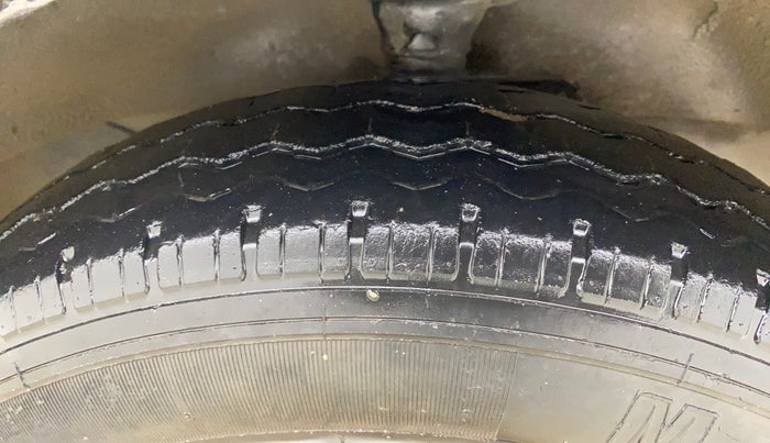 2022 Maruti Eeco 5 STR AC CNG (O), CNG, Manual, 42,135 km, Right Front Tyre Tread