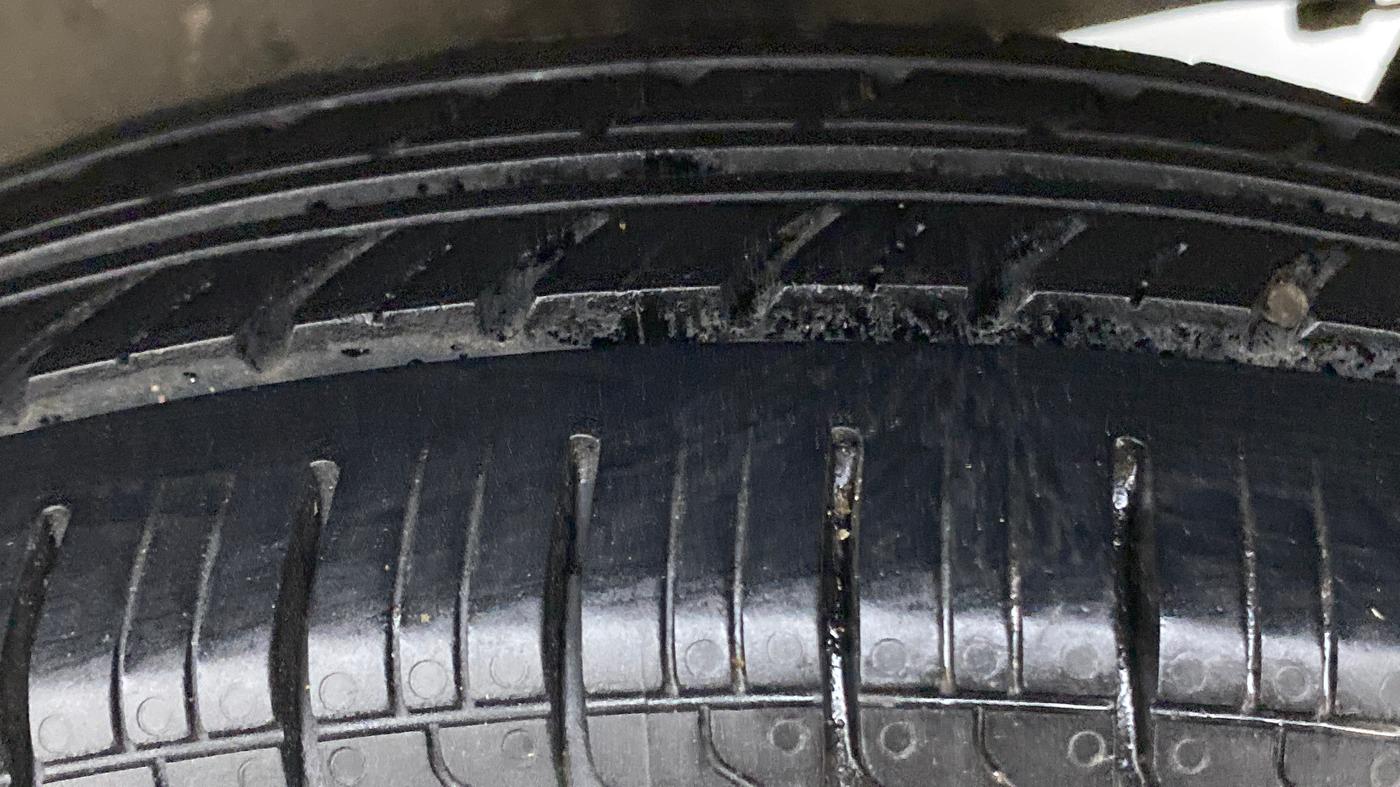 2013 Maruti Wagon R 1.0 LXI CNG, CNG, Manual, 71,367 km, Left Rear Tyre Tread