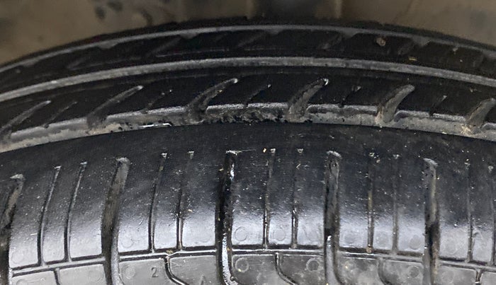 2013 Maruti Wagon R 1.0 LXI CNG, CNG, Manual, 71,367 km, Right Front Tyre Tread