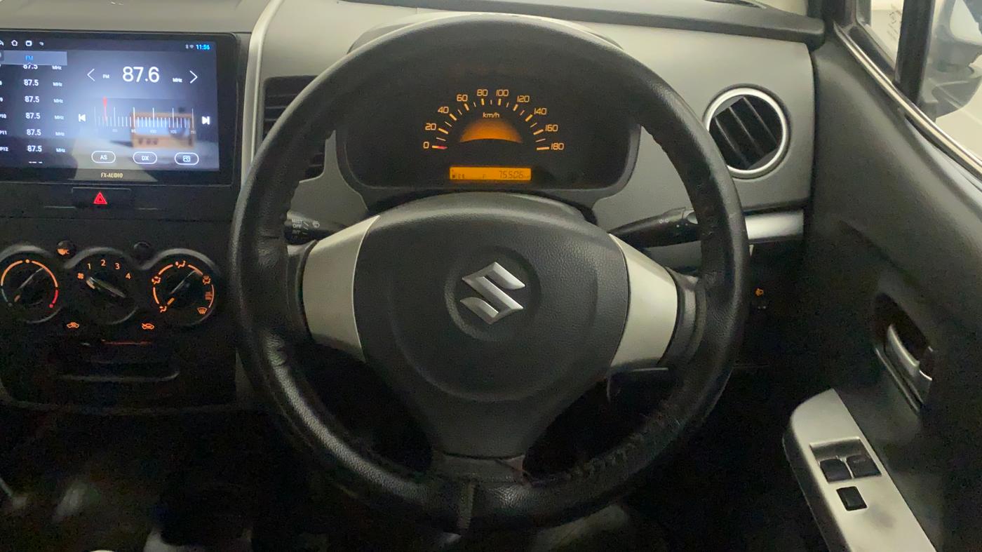 2012 Maruti Wagon R 1.0 LXI, Petrol, Manual, 75,506 km, Steering Wheel Close Up