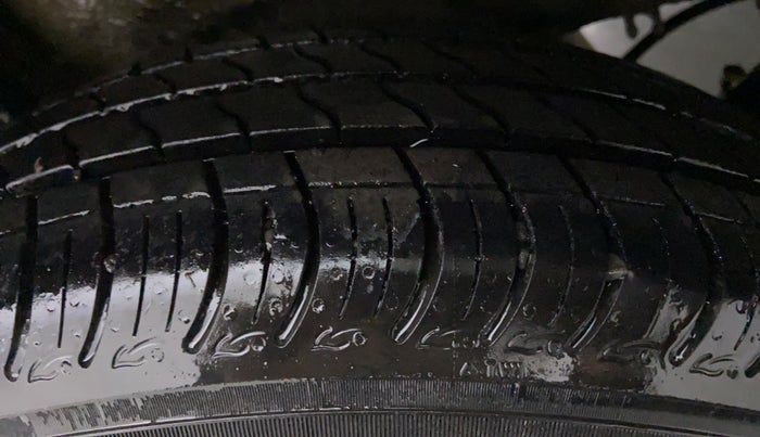 2017 Maruti Celerio VXI CNG D, CNG, Manual, 52,144 km, Left Front Tyre Tread