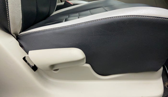 2017 Maruti Celerio VXI CNG D, CNG, Manual, 52,144 km, Driver Side Adjustment Panel