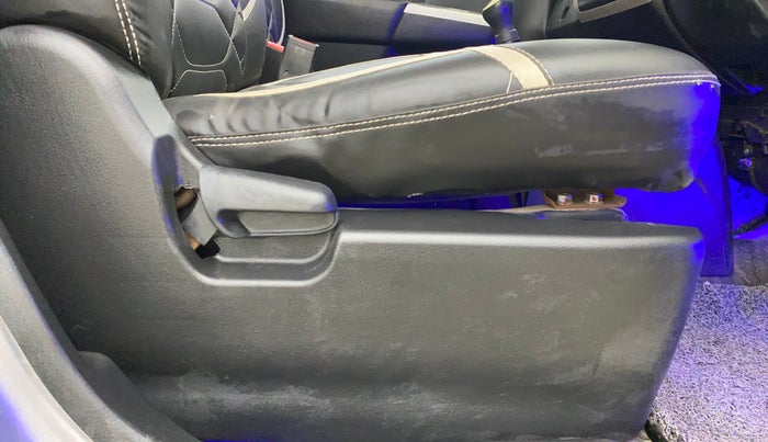 2016 Maruti Wagon R 1.0 VXI, Petrol, Manual, 79,584 km, Driver Side Adjustment Panel