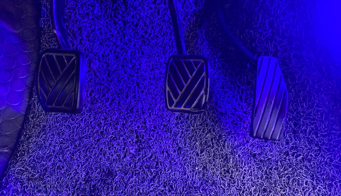 2016 Maruti Wagon R 1.0 VXI, Petrol, Manual, 79,584 km, Pedals