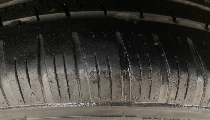 2014 Hyundai Xcent SX 1.2 (O), Petrol, Manual, 71,793 km, Right Rear Tyre Tread