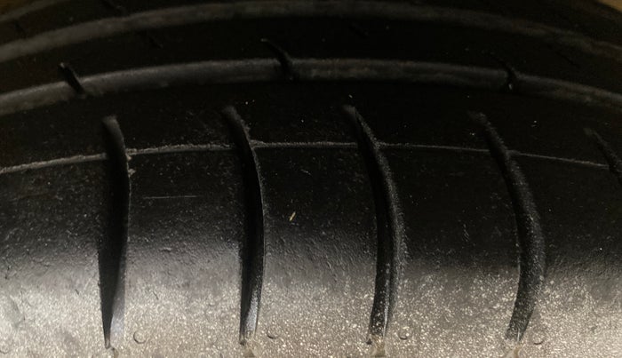 2014 Hyundai Xcent SX 1.2 (O), Petrol, Manual, 71,793 km, Right Front Tyre Tread