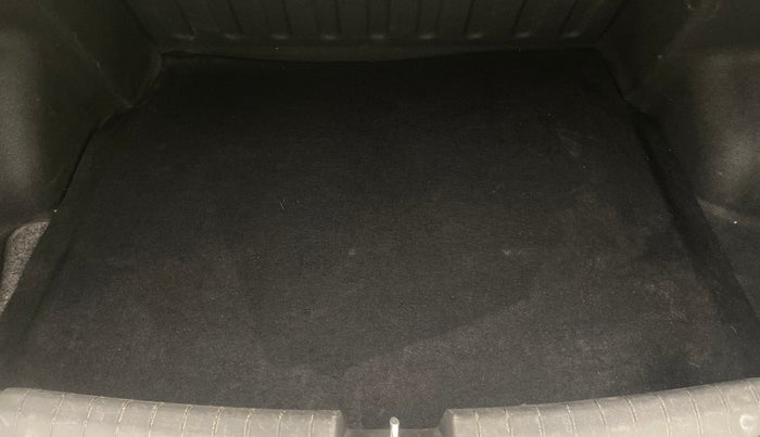 2014 Hyundai Xcent SX 1.2 (O), Petrol, Manual, 71,793 km, Boot Inside