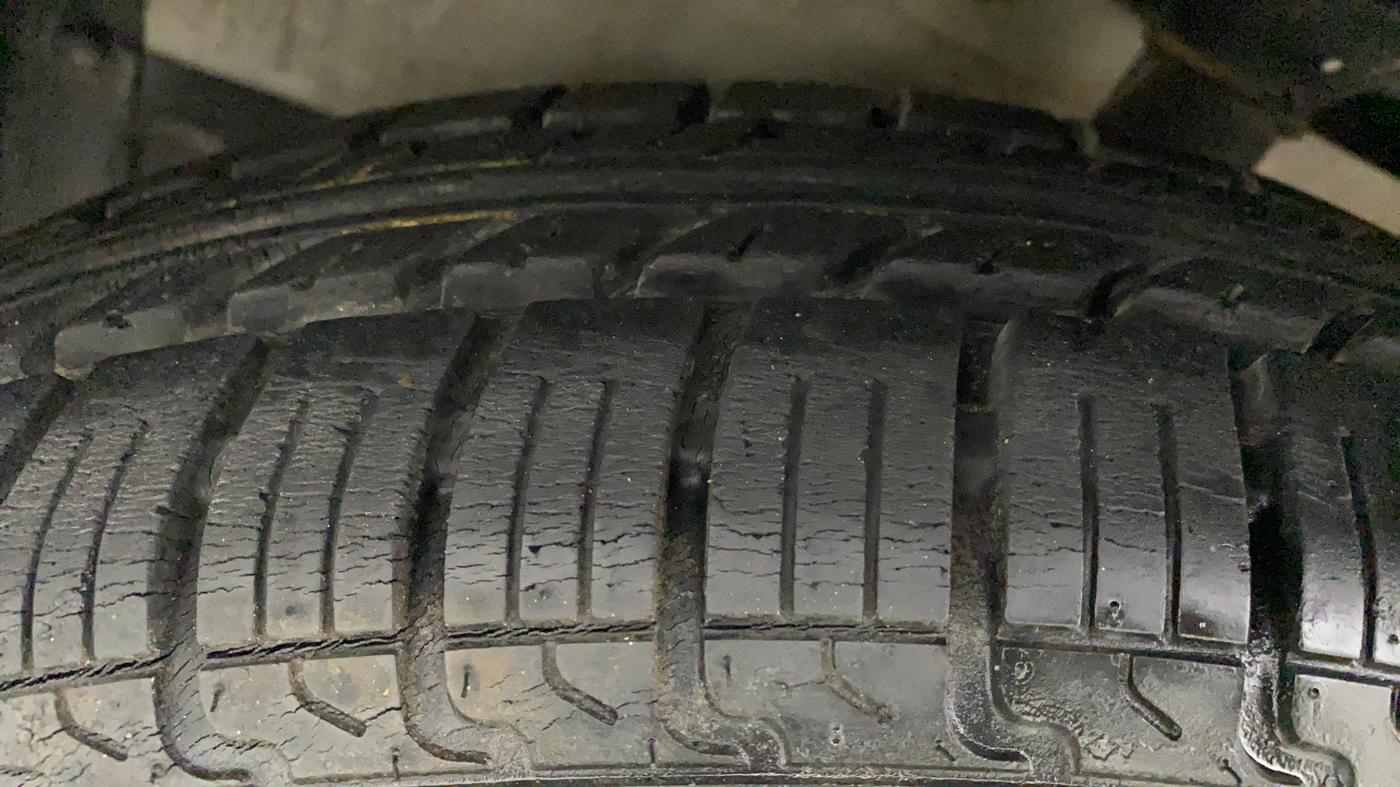 2013 Maruti Ritz VXI, Petrol, Manual, 18,176 km, Left Front Tyre Tread