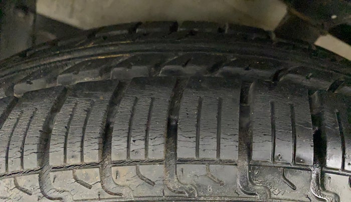 2013 Maruti Ritz VXI, Petrol, Manual, 18,176 km, Left Front Tyre Tread