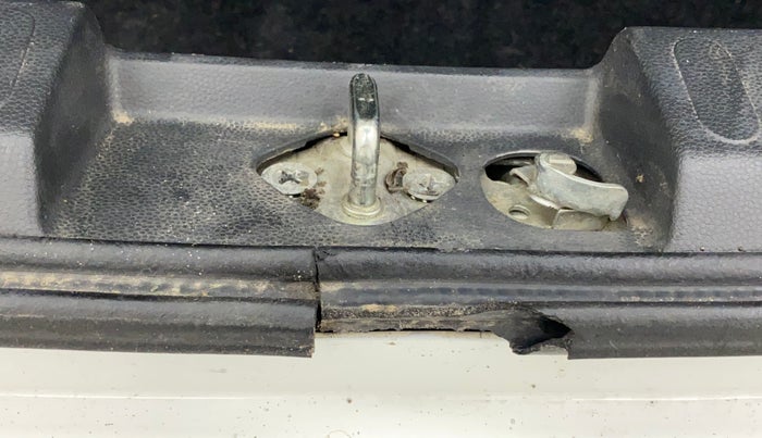 2013 Maruti Ritz VXI, Petrol, Manual, 18,176 km, Dicky (Boot door) - Weather strip has minor damage