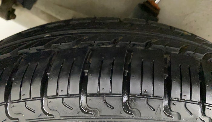 2013 Maruti Ritz VXI, Petrol, Manual, 18,176 km, Right Rear Tyre Tread