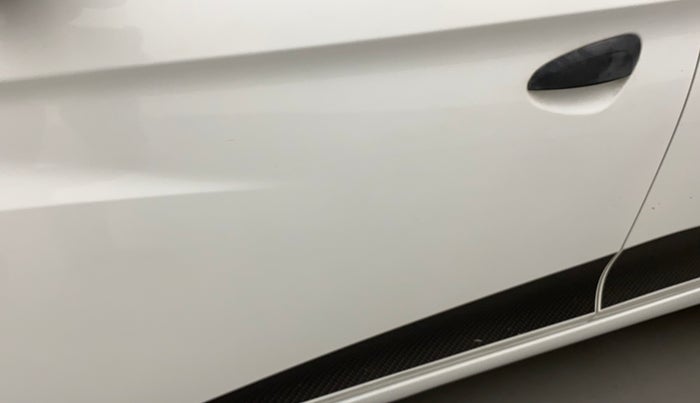 2017 Hyundai Eon ERA + SE, Petrol, Manual, 37,785 km, Front passenger door - Minor scratches
