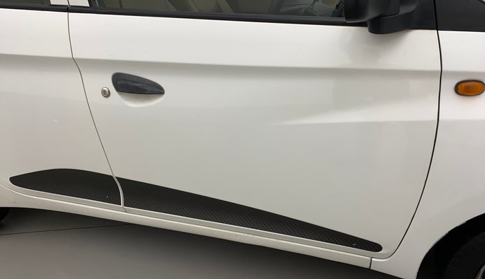 2017 Hyundai Eon ERA + SE, Petrol, Manual, 37,785 km, Driver-side door - Slightly rusted