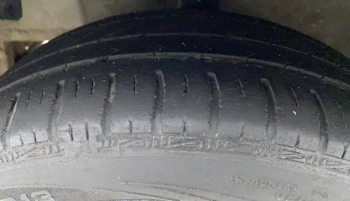 2017 Hyundai Eon ERA + SE, Petrol, Manual, 37,785 km, Left Front Tyre Tread