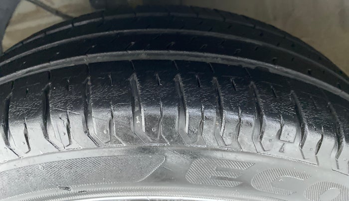 2020 Maruti Ertiga VXI AT SHVS, Petrol, Automatic, 13,077 km, Left Front Tyre Tread