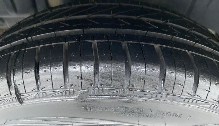 2020 Maruti Ertiga VXI AT SHVS, Petrol, Automatic, 13,077 km, Right Rear Tyre Tread