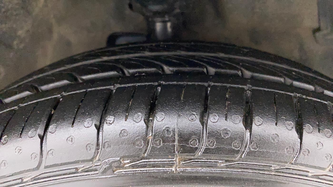 2014 Maruti Celerio VXI AMT, Petrol, Automatic, 98,335 km, Right Front Tyre Tread