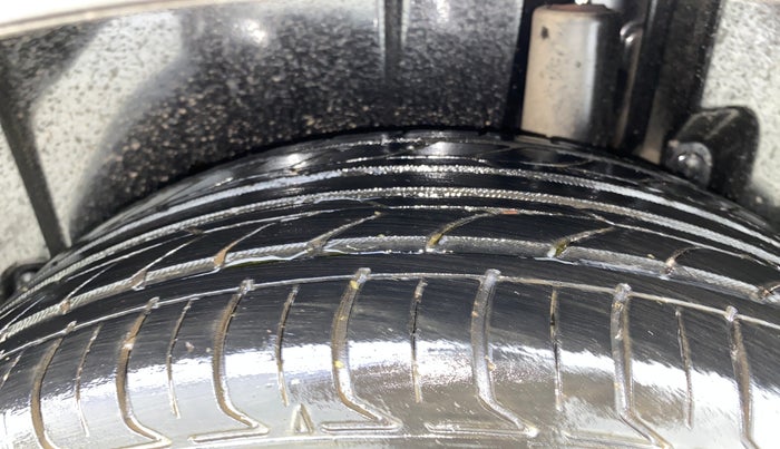 2015 Maruti Ertiga VXI CNG, CNG, Manual, 42,660 km, Left Rear Tyre Tread