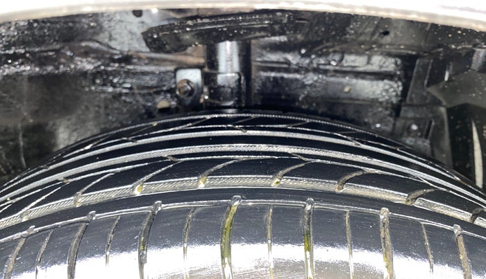 2015 Maruti Ertiga VXI CNG, CNG, Manual, 42,660 km, Right Front Tyre Tread