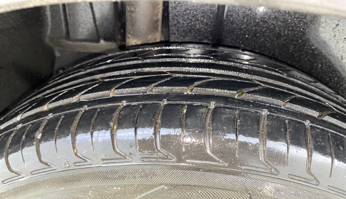 2015 Maruti Ertiga VXI CNG, CNG, Manual, 42,660 km, Right Rear Tyre Tread