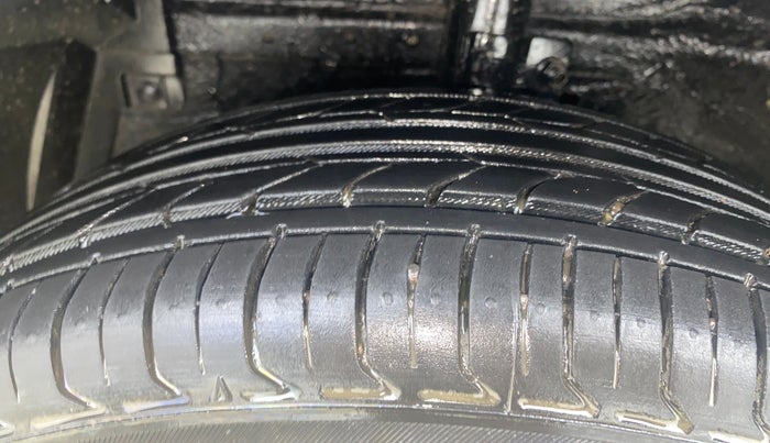 2015 Maruti Ertiga VXI CNG, CNG, Manual, 42,660 km, Left Front Tyre Tread