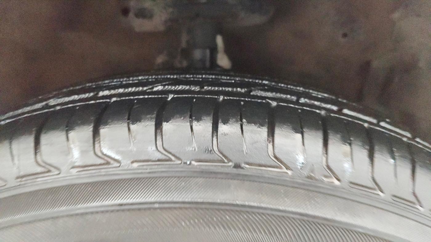 2016 Maruti Swift VXI, Petrol, Manual, 86,628 km, Right Front Tyre Tread
