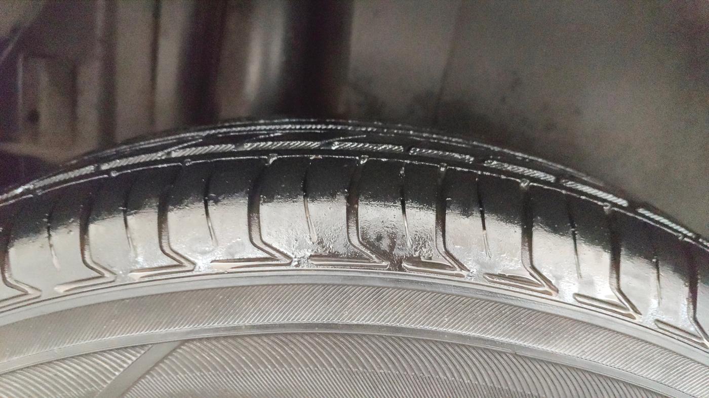 2016 Maruti Swift VXI, Petrol, Manual, 86,628 km, Right Rear Tyre Tread
