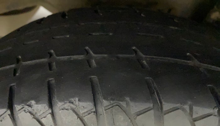 2011 Hyundai Eon MAGNA O, Petrol, Manual, 58,035 km, Left Rear Tyre Tread