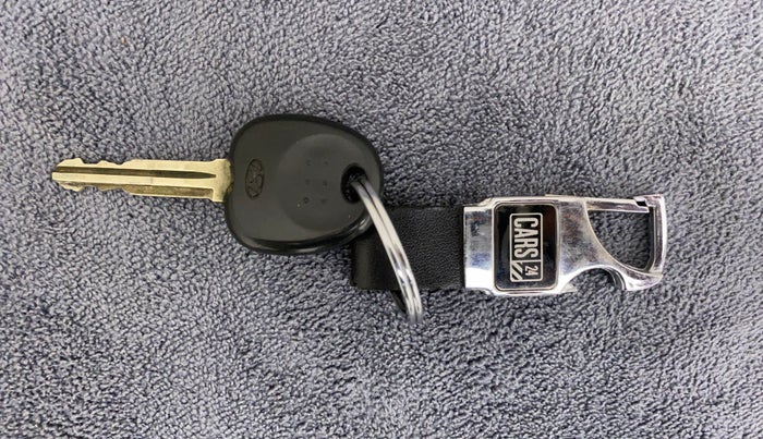 2011 Hyundai Eon MAGNA O, Petrol, Manual, 58,035 km, Key Close Up