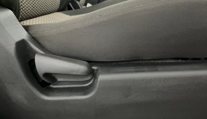 2015 Maruti Wagon R 1.0 LXI, Petrol, Manual, 29,804 km, Driver Side Adjustment Panel