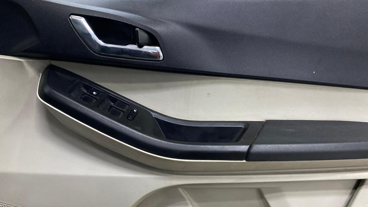 2022 Tata Tiago XZ PLUS CNG, CNG, Manual, 1,14,967 km, Driver Side Door Panels Control