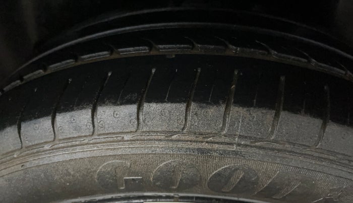 2019 Maruti Ciaz SIGMA 1.5 SHVS MT  PETROL, Petrol, Manual, 33,165 km, Left Rear Tyre Tread