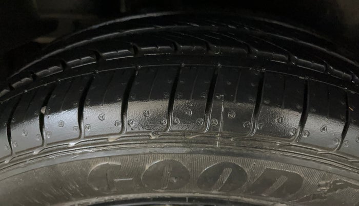 2019 Maruti Ciaz SIGMA 1.5 SHVS MT  PETROL, Petrol, Manual, 33,165 km, Right Rear Tyre Tread