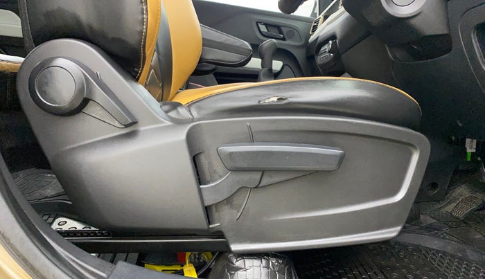 2024 Tata PUNCH ACCOMPLISHED DAZZLE SUNROOF CNG MT, CNG, Manual, 20,877 km, Driver Side Adjustment Panel