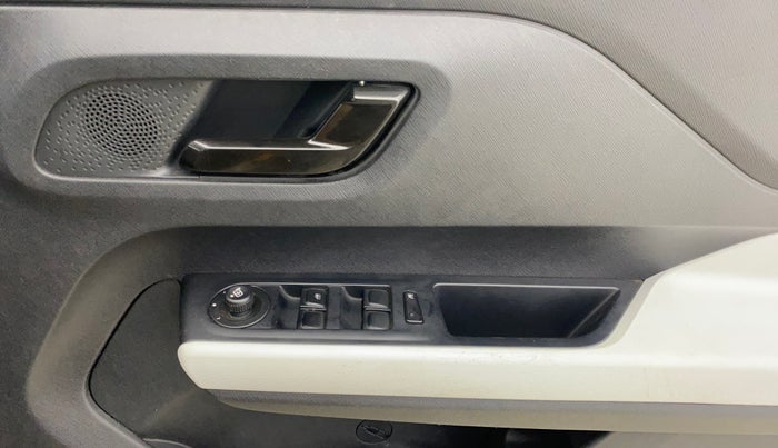 2024 Tata PUNCH ACCOMPLISHED DAZZLE SUNROOF CNG MT, CNG, Manual, 20,877 km, Driver Side Door Panels Control