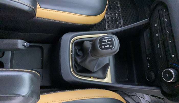 2024 Tata PUNCH ACCOMPLISHED DAZZLE SUNROOF CNG MT, CNG, Manual, 20,877 km, Gear Lever