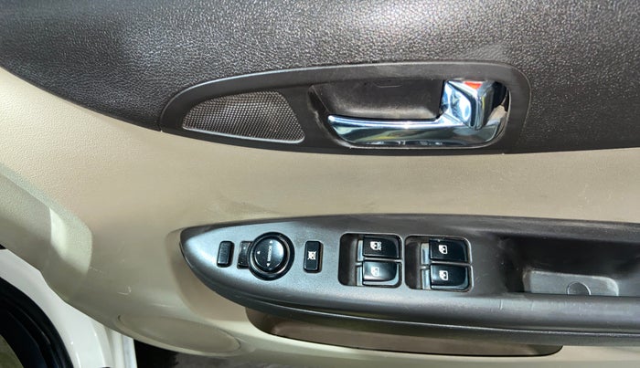 2014 Hyundai Elite i20 MAGNA 1.4 CRDI, Diesel, Manual, 92,927 km, Driver Side Door Panels Control