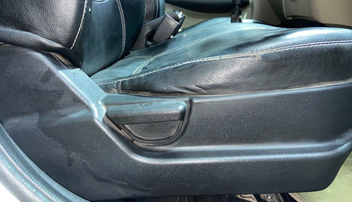 2014 Hyundai Elite i20 MAGNA 1.4 CRDI, Diesel, Manual, 92,927 km, Driver Side Adjustment Panel