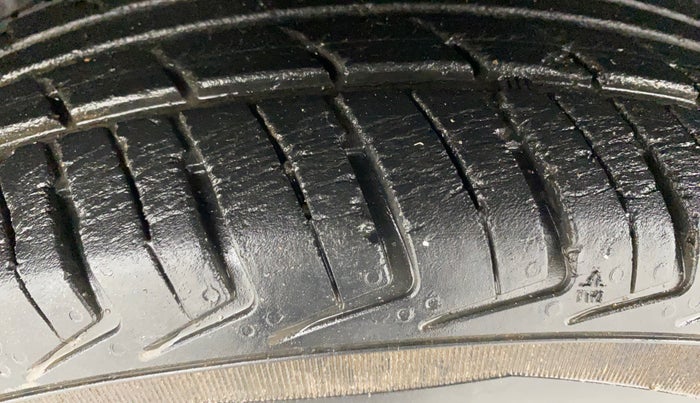 2018 Renault Kwid CLIMBER 1.0 AMT, Petrol, Automatic, 39,020 km, Left Front Tyre Tread