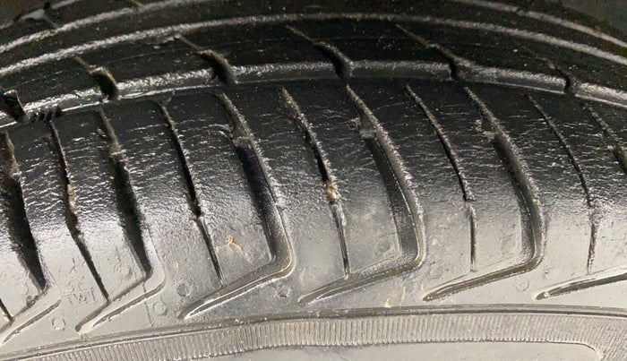 2018 Renault Kwid CLIMBER 1.0 AMT, Petrol, Automatic, 39,020 km, Right Front Tyre Tread