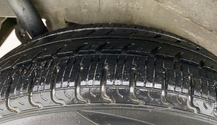 2017 Maruti Wagon R 1.0 VXI, Petrol, Manual, 35,240 km, Right Rear Tyre Tread