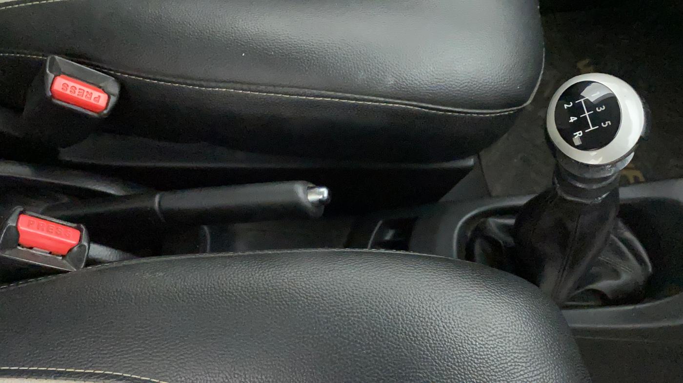 2017 Maruti Wagon R 1.0 VXI, Petrol, Manual, 35,240 km, Gear Lever