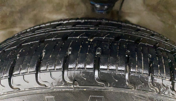 2017 Maruti Wagon R 1.0 VXI, Petrol, Manual, 35,240 km, Left Front Tyre Tread